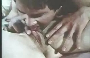 Một cô gái tóc vàng nhìn thấy chồng mình chết tại nơi làm việc vài tuần, và sau đó cô ấy đến và nói cô ấy đang làm việc của mình, sự thay đổi. DÊ thậm chí không nhúc nhích một ngón tay để giúp đối tác của ông vì ông đã chờ đợi giây phút khi ông đã đi trên một chuyến đi công tác. Những ngày sau khi chia tay, các chó gọi chồng của cô ấy, và sau đó cô ấy nói chuyện với anh ta sex phu de nhat ban cẩn thận trên điện thoại, trong khi lại Rooster chạm vào âm đạo cô ấy, và sau đó chèn tay cho một thổi kèn. Thậm chí dưới Dao, một người phụ nữ không nhìn bình tĩnh. Nếu bạn có một hình ảnh của cô có vẻ hạnh phúc với cô trang điểm.