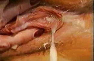 Người nông dân đã quá mệt mỏi của mình vợ khóc, phàn nàn của phá sản. Cho một thời gian dài, ông nghĩ làm thế nào để giải quyết vấn đề này bởi vì họ già và họ không có sức mạnh để có tình dục trong nhiều giờ. Yêu cầu giúp đỡ chuyên nghiệp, chàng nhận ra ông có thể mời một người đàn ông trẻ tuổi từ một hộ tống cơ quan đến thăm vợ mình vào ngày đầu tiên của phim vietsub nhat ban chuyến thăm của mình. Sau khi ông đã có một thỏa thuận, các cặp đôi, chờ đợi một người khách, và ngay khi hắn xuất hiện trước cửa nhà, the Old Lady, cởi quần áo anh ta và chồng cô, và sau đó hút dương vật của họ. Trong một già, cô là âm hôm nay, chỉ có một cậu bé và người già người đàn ông có thể ăn.