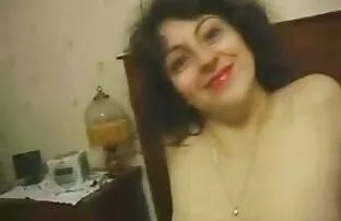 Một con gà trống với phim sex vietsub nhat ban mái tóc đen tối, mạnh miệng, ngoài trời.